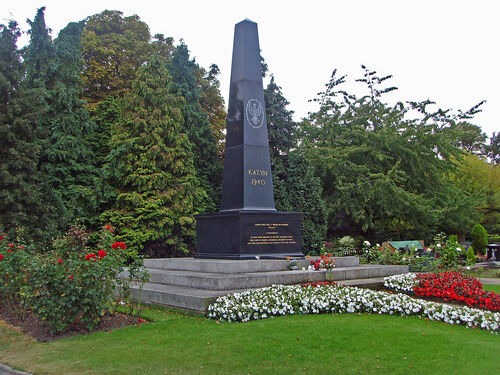 Pomnik Katyński w Londynie – pierwszy w Europie Zachodniej pomnik upamiętniający polskich jeńców wojennych zamordowanych przez NKWD (żródło: Wikipedia)