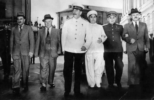 Anastas Mikojan, Nikita Chruszczow, Józef Stalin, Georgi Malenkow, Ławrientij Beria, Wieczesław Mołotow, fot. Wikimedia Commons