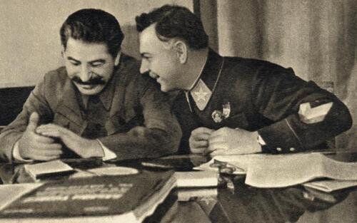 Józef Stalin i Klimient Woroszyłow, fot. Wikimenida Commons