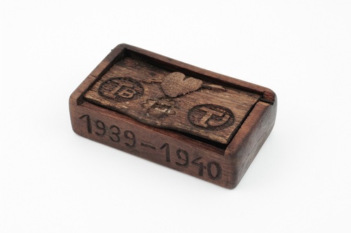 Drewniane pudełko na tytoń, fot. Muzeum Katyńskie